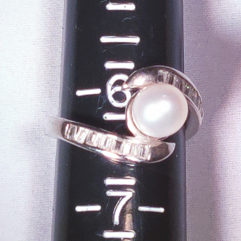 Vantel Pearls Illumination Ring View 6